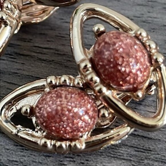 Vintage Goldstone Clip on Earrings 1960s Gold Tone Modernist Retro - Picture 3 of 4